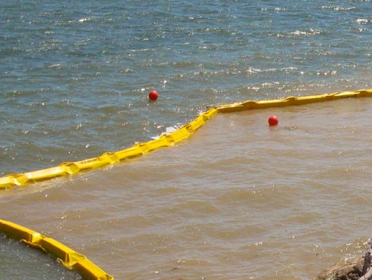 floating_barrier_for_turbidity__PID:c108f727-de0b-4567-a6a8-97ebdbbcc0c3